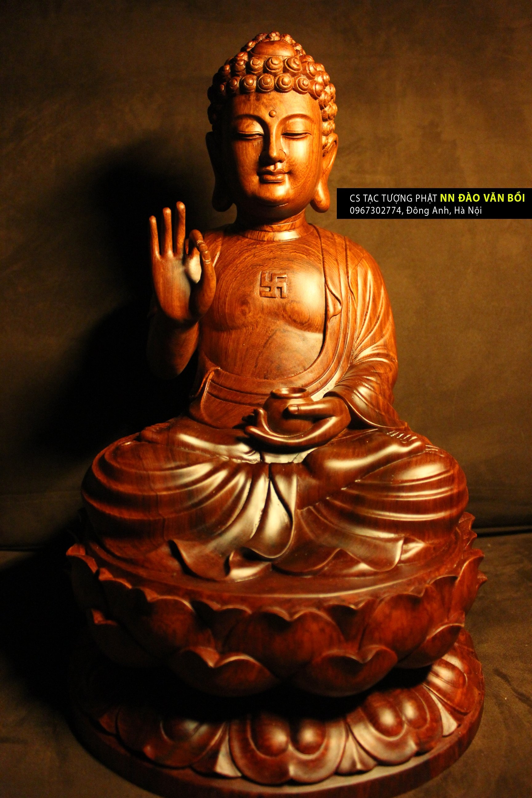 Tượng Phật Dược sư gỗ Hương nguyên khối, cao 42cm.