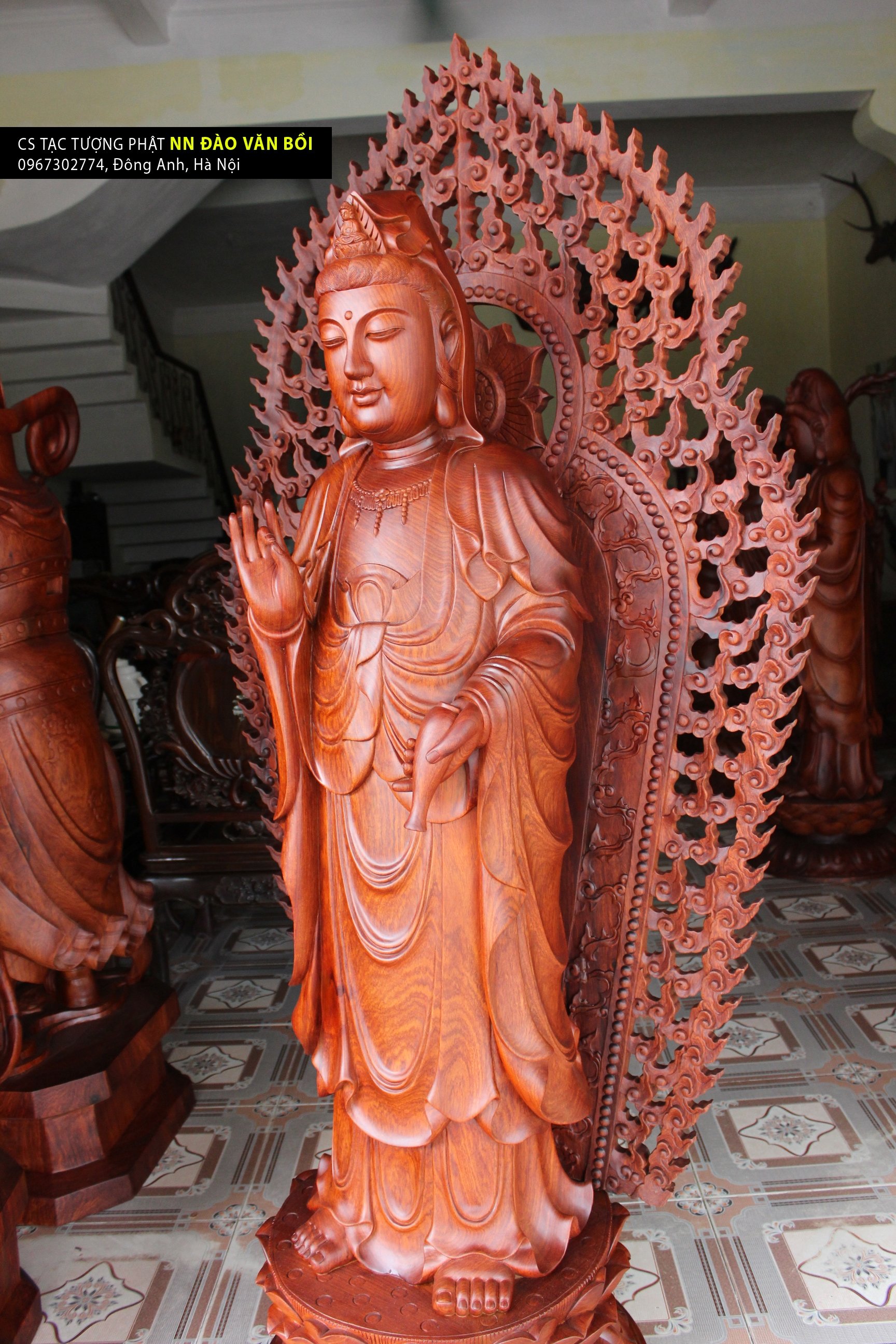 Tôn tượng Quán thế âm Bồ tát gỗ Hương nguyên khối cao 1.9m, trong bộ Tây Phương Tam thánh