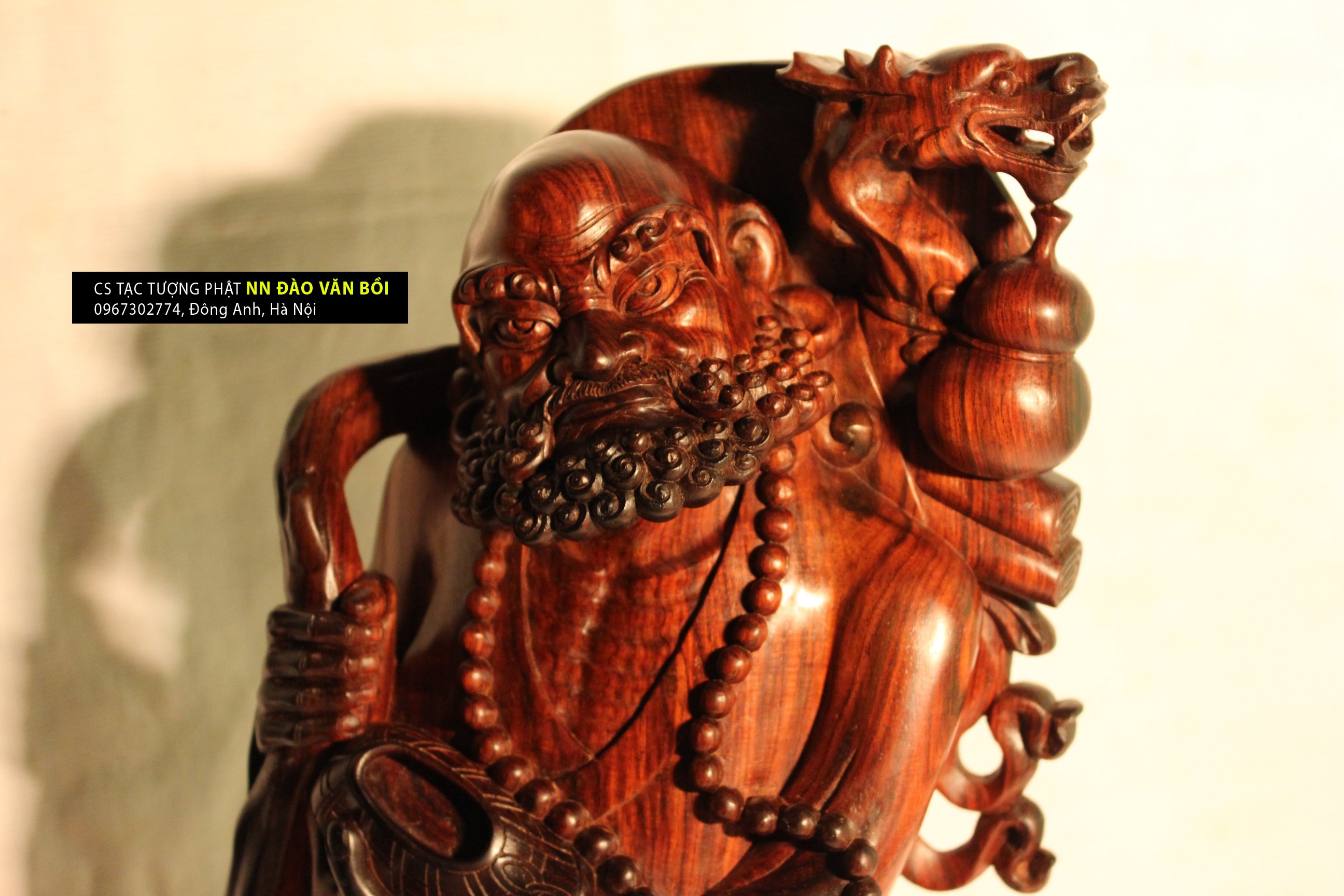 Tôn tương Tổ Bồ đề Đạt ma gỗ trắc nguyên khối, tạc theo lối tự do